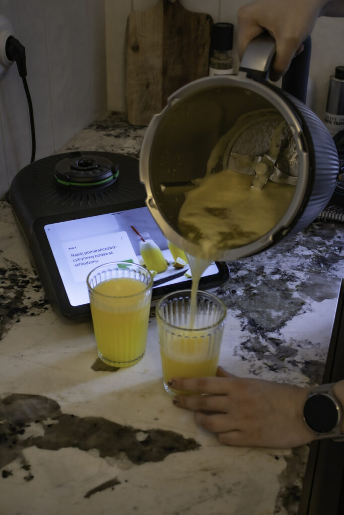 przygotowywanie napoju na prezentacji thermomix